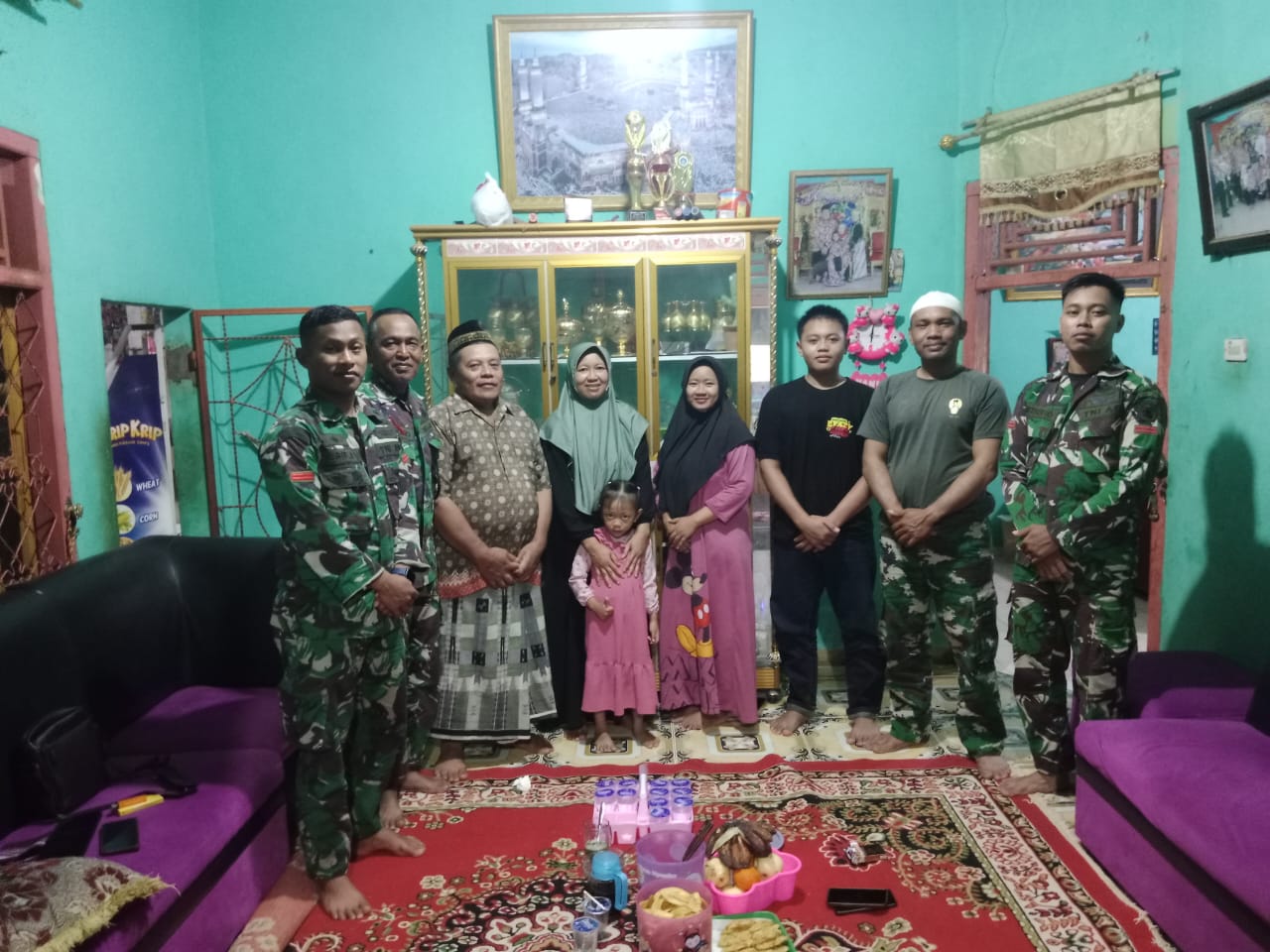 Indahnya Ramadhan, Satgas TMMD Buka Puasa Bersama Di Rumah Warga