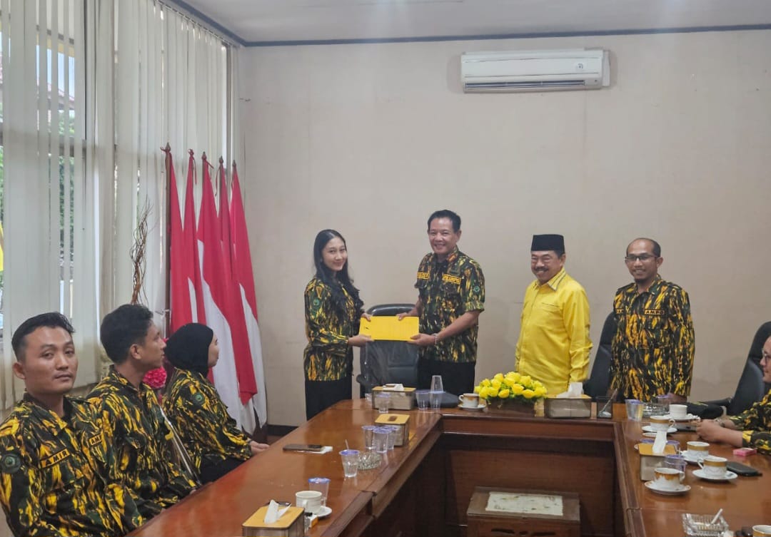 Kahar Partai Golkar Lampung Riza Mirhardi Terima Laporan Peserta Diklat Satgas Nasional Dari Ketua PD AMPG Darlian Pone