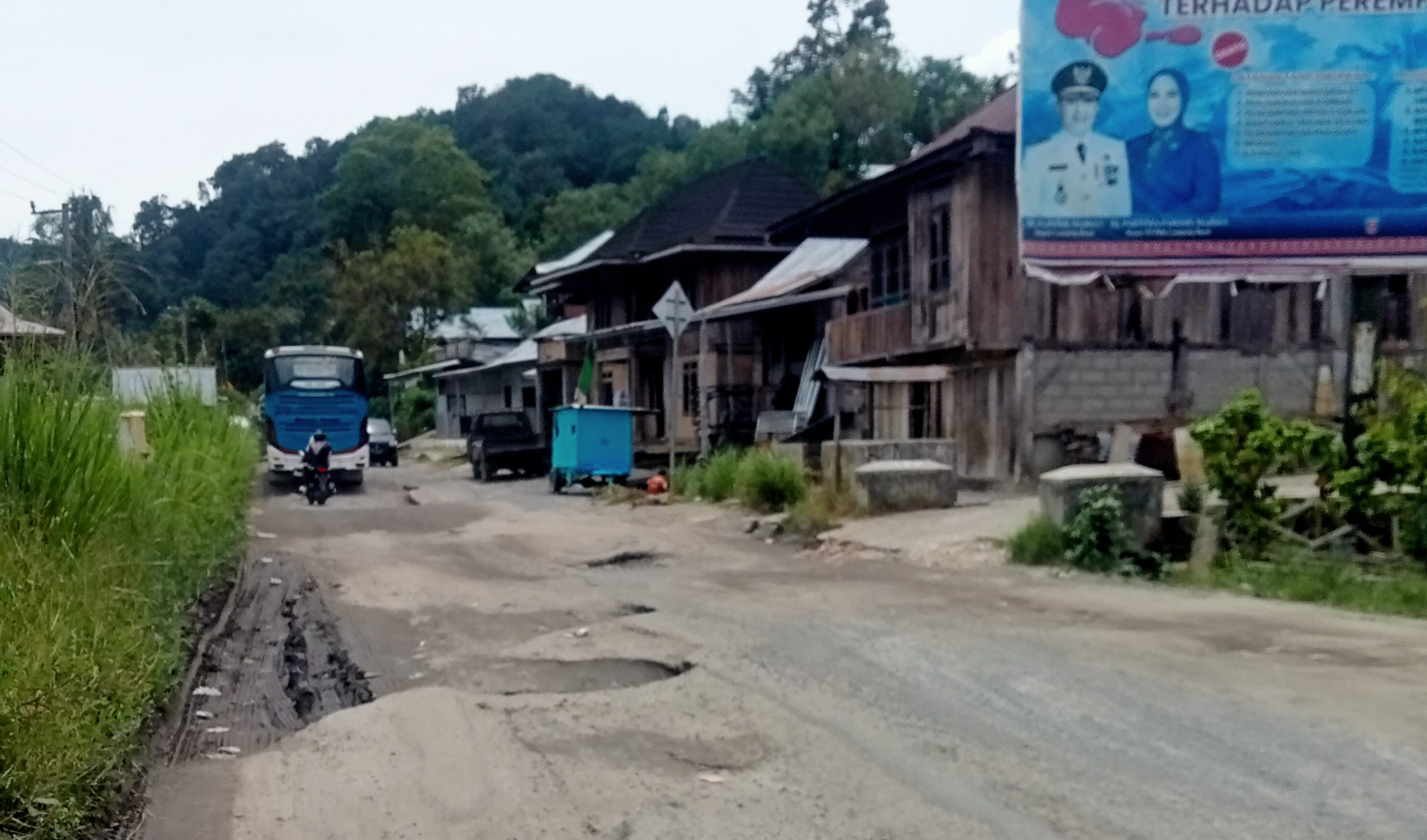 Jalan Liwa Ranau Pekon Buay Nyerupa dan Pekon Pagar Dewa Butuh Perhatian Dari Pemprov. Lampung