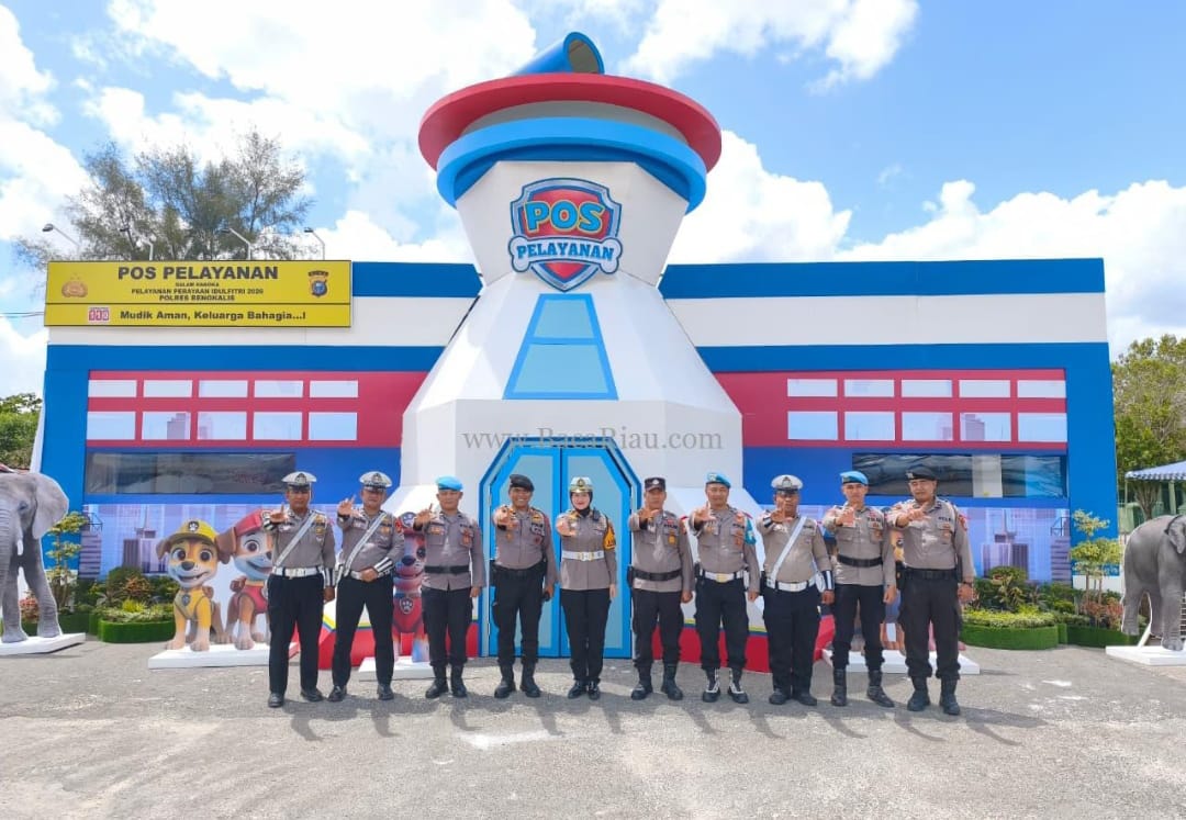 Polri Hadir di Tengah Masyarakat, Pos Yan Pokok Jengkol Layani Pengendara di Mandau