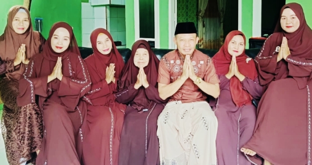 SOFYAN AS.ST..BESERTA KELUARGA MENGUCAPKAN MOHON MAAF LAHIR DAN BATIN