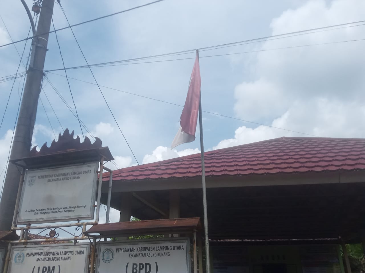 Temuan Bendera Robek dan kusam di Kantor Desa Bringin Jaya, Aparatur Desa Terancam Sanksi dan Denda