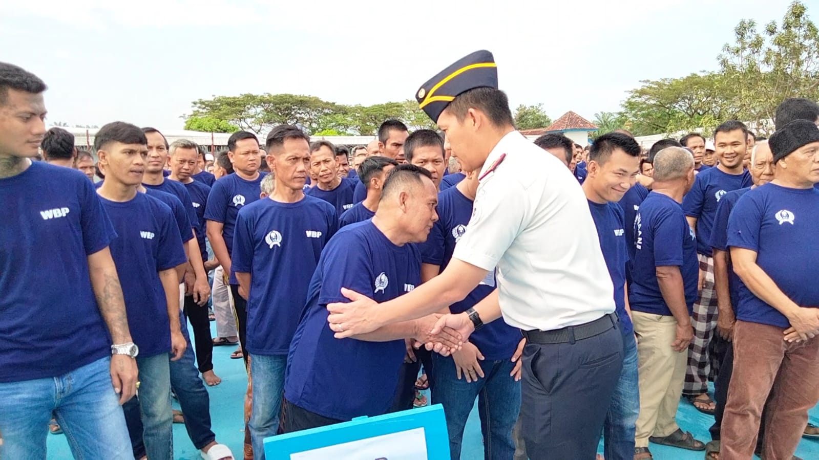 Wujudkan Hunian Yang Bersih, Bebas Dari Handphone, Narkoba, Dan Pungli Lapas  Kelas IIA Kotabumi Lampung Utara Menggelar Apel Deklarasi Anti Halinar