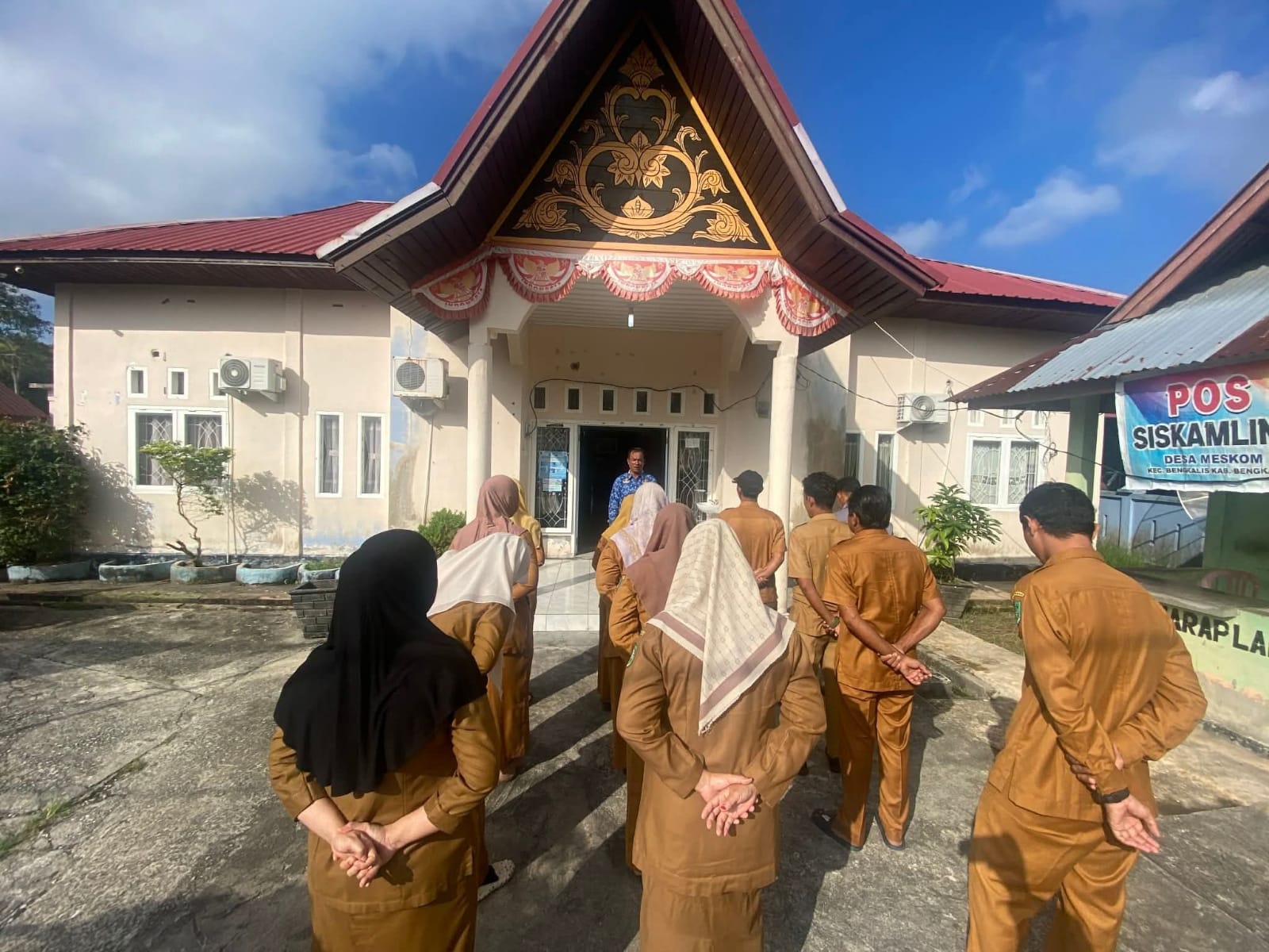 Pemerintah Desa Meskom Laksanakan Apel Pagi,Tegaskan Utama Disiplin dalam Bertuga