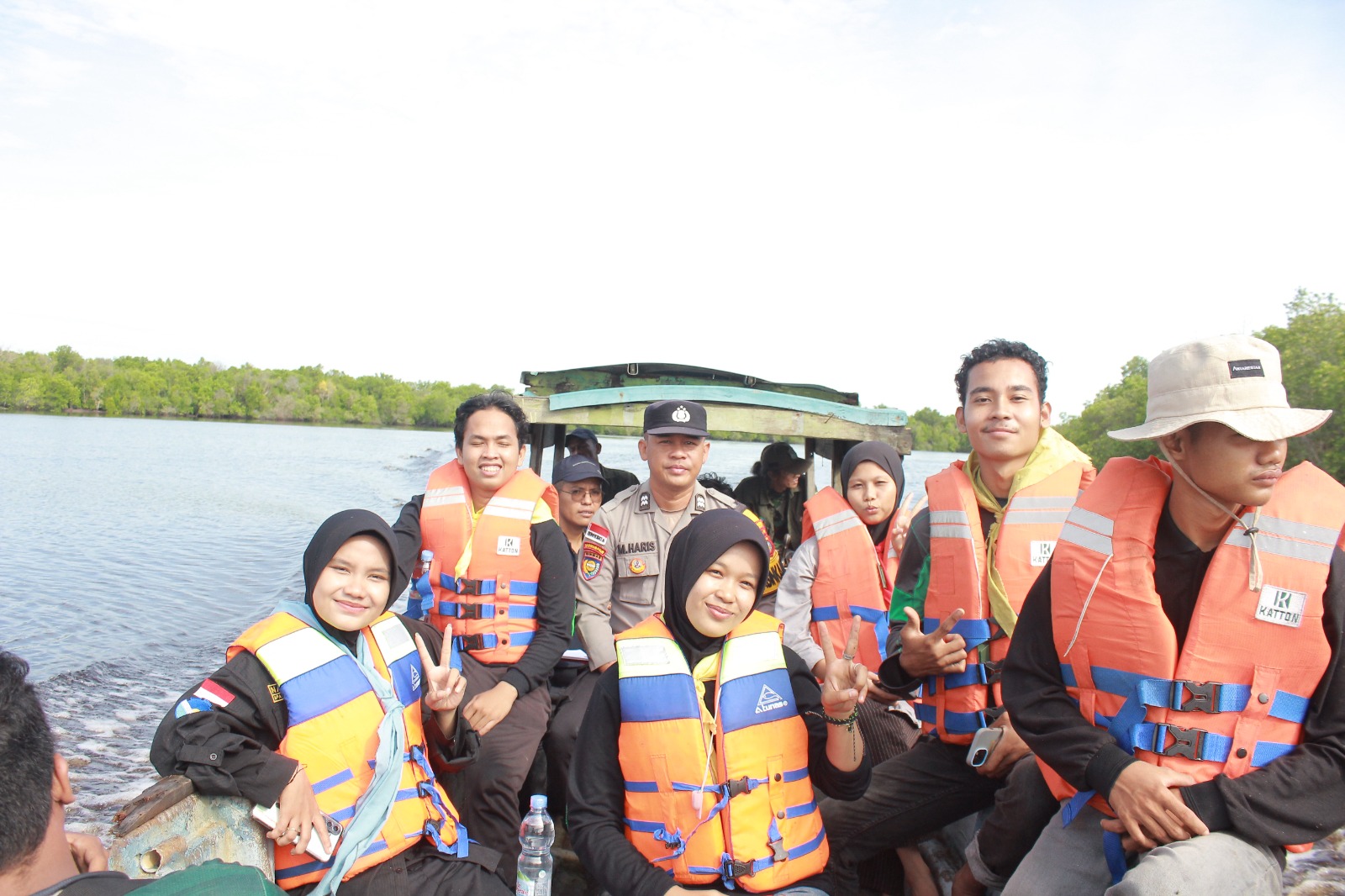 Peduli Lingkungan, MAPALA Laksamana Polbeng Gelar Seminar dan Pelatihan Mangrove di Desa Teluk Pambang