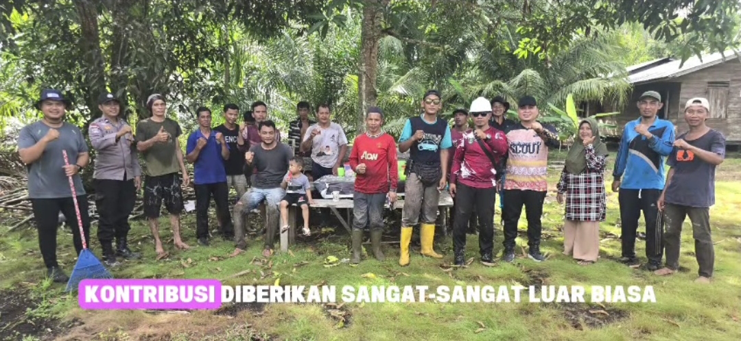 Pemerintah Desa Simpang Ayam Gelar Gotong Royong BEDAK Bersihkan Jalan Desa