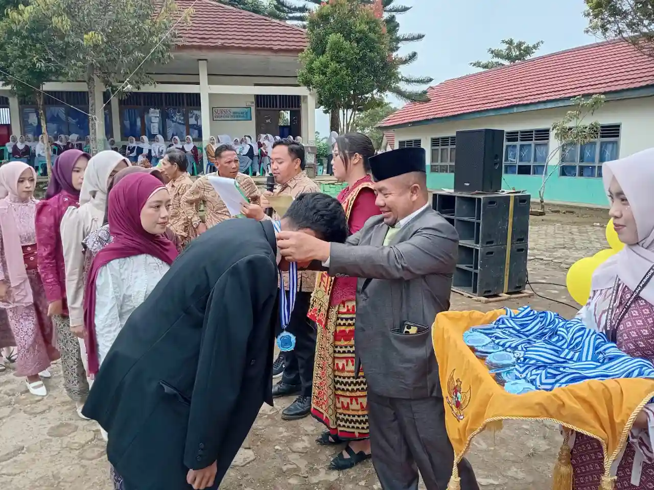197 Siswa Kelas XII Angkatan ke-20 SMAN 1 Sekincau Resmi Lulus 94 Siswa Berhasil Diterima di Perguruan Tinggi Melalui Jalur Undangan