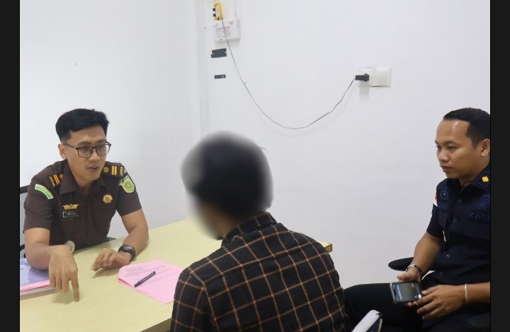 IMIGRASI KUALA TUNGKAL SERAHKAN BERKAS DAN TERSANGKA WNA ASAL MYANMAR KE KEJAKSAAN, DIDUGA GUNAKAN DATA PALSU UNTUK AJUKAN PASPOR RI