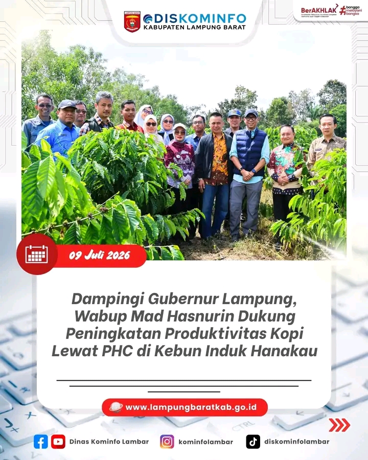 Wakil Bupati Lampung Barat Drs. Mad Hasnurin mendampingi Gubernur Lampung Rahmat Mirzani Djausal meninjau Kebun Induk Hanakau