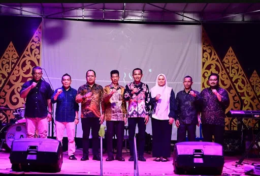 Bupati Kasmarni Buka Pasar Seni Slaksa 2026, Dorong Tradisi dan Kreativitas Jadi Penggerak Ekonomi Desa